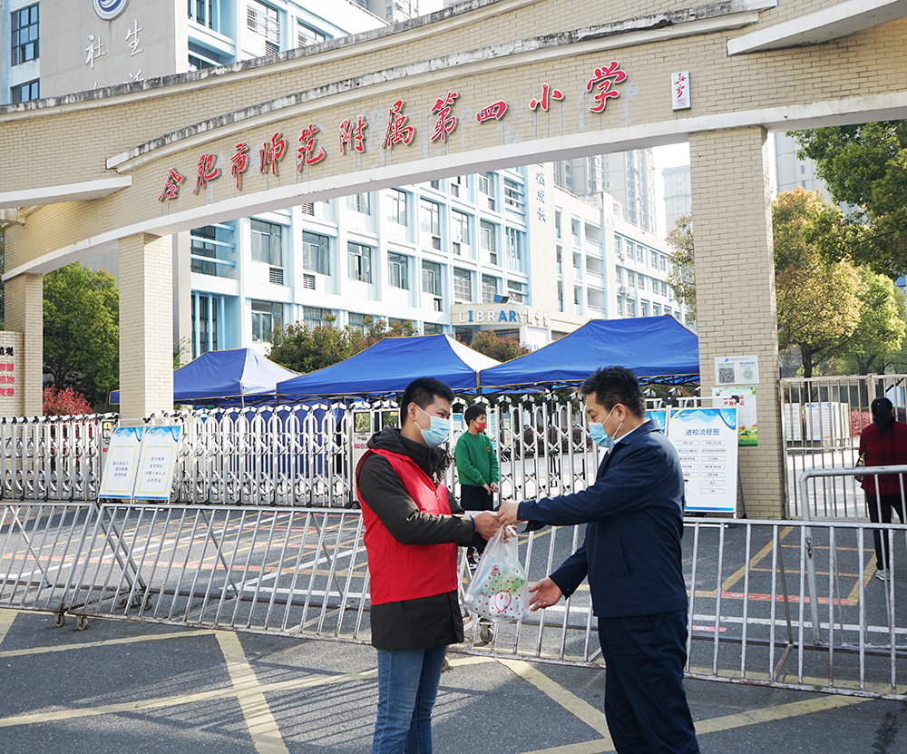 慰问邹旭广.JPG